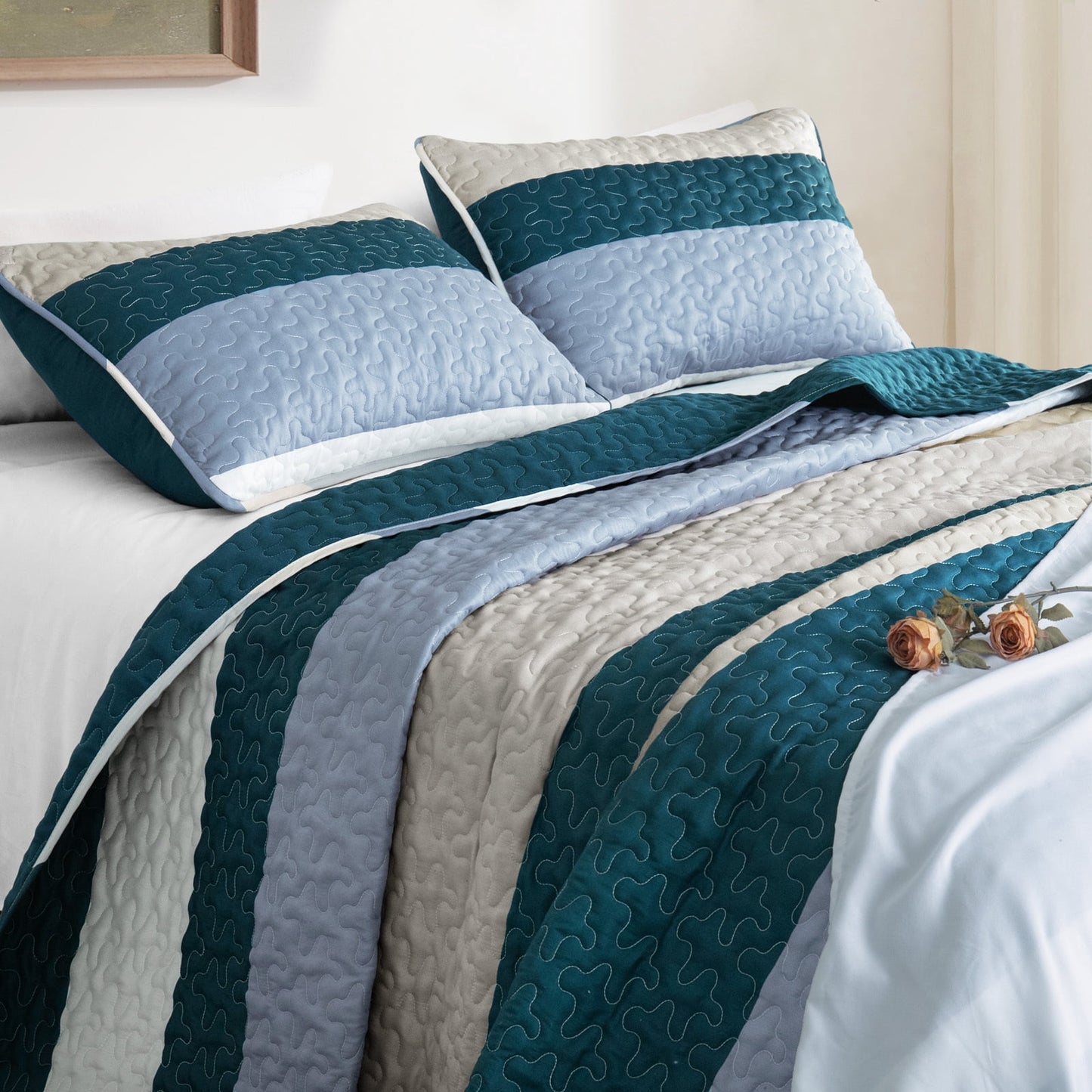 Whale Flotilla Reversible Ultra Soft Printed Quilts Queen Size, Lightweight Patchwork Geometric Stripes Bedspreads Coverlets Queen Quilt Bedding Set with 2 Pillow Shams for All Seasons, Navy