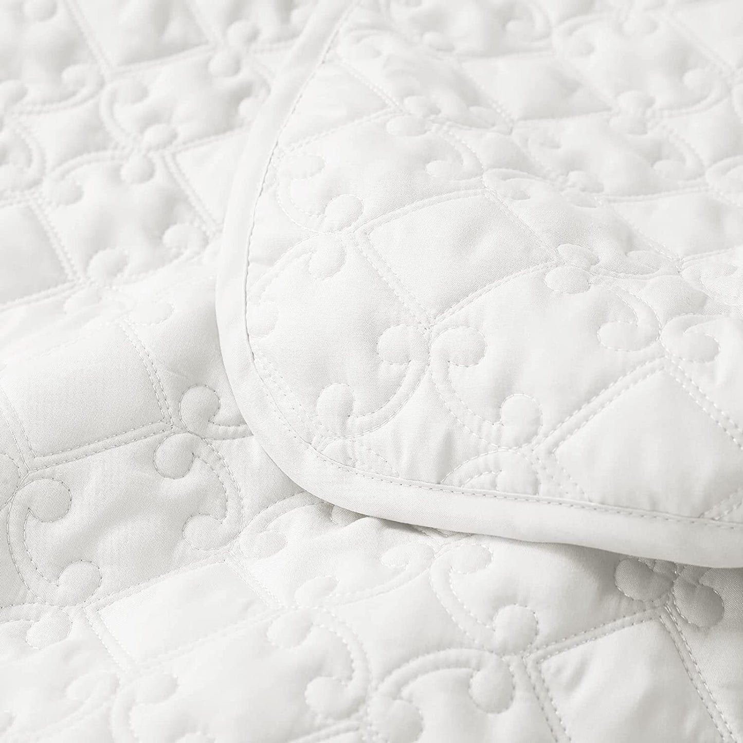 Whale Flotilla Quilt Set Queen Size, Soft Microfiber Lightweight Bedspread Coverlet Bed Cover (Diamond Pattern) for All Seasons, White, 3 Pieces (Includes 1 Quilt, 2 Shams)