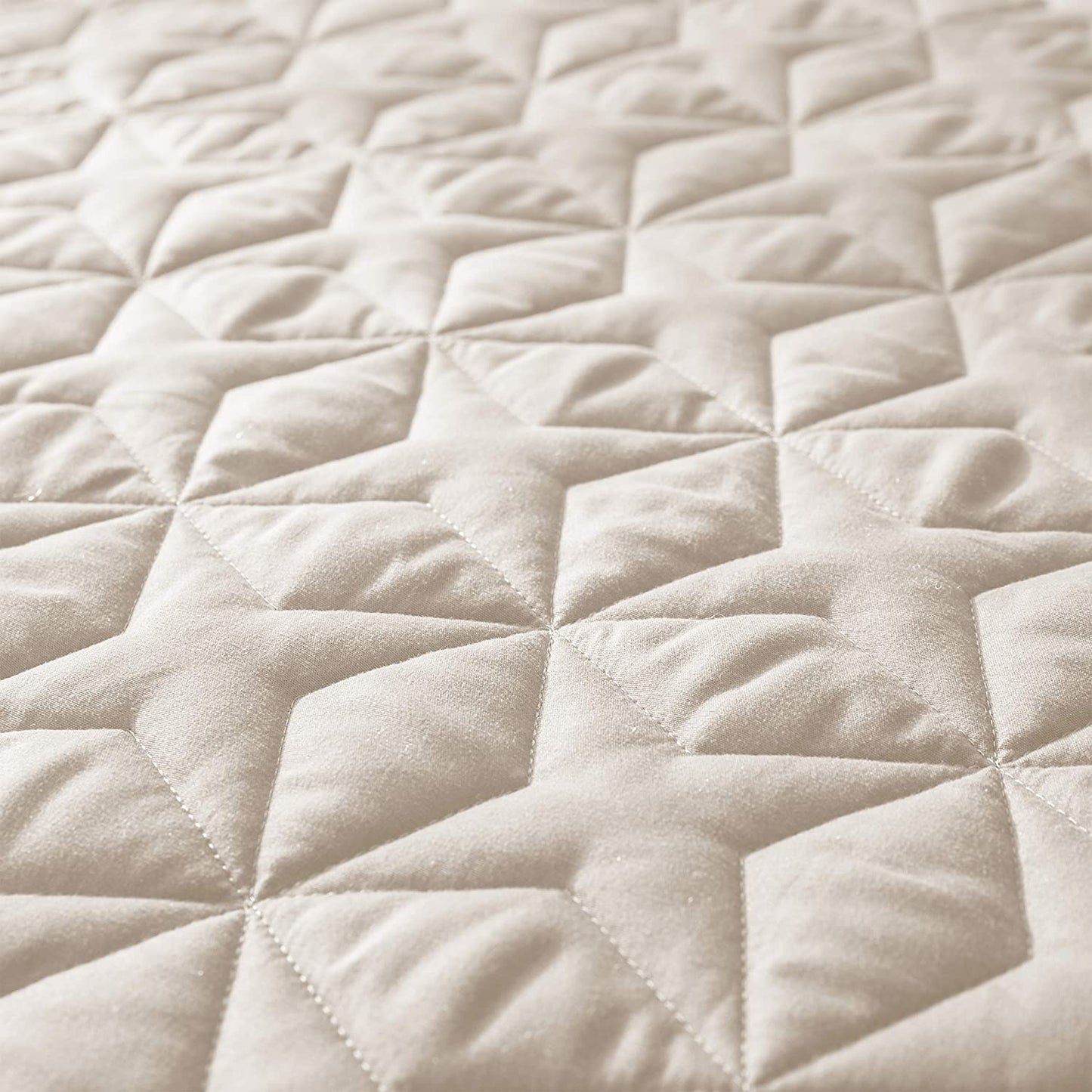 Whale Flotilla Quilt Set Queen Size, Soft Microfiber Lightweight Bedspread Coverlet Bed Cover (Star Pattern) for All Seasons, Brich Beige, 3 Pieces (Includes 1 Quilt, 2 Shams)