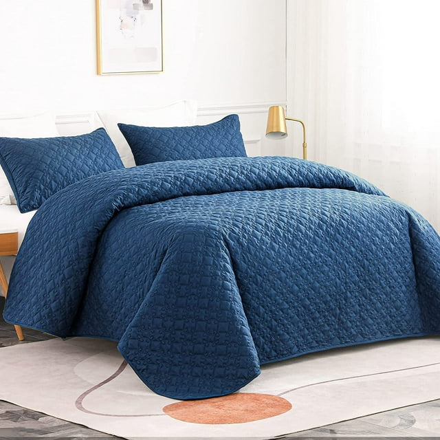 Whale Flotilla Quilt Set King Size, Soft Microfiber Lightweight Bedspread Coverlet Bed Cover (Diamond Pattern) for All Seasons, Navy, 3 Pieces (Includes 1 Quilt, 2 Shams)