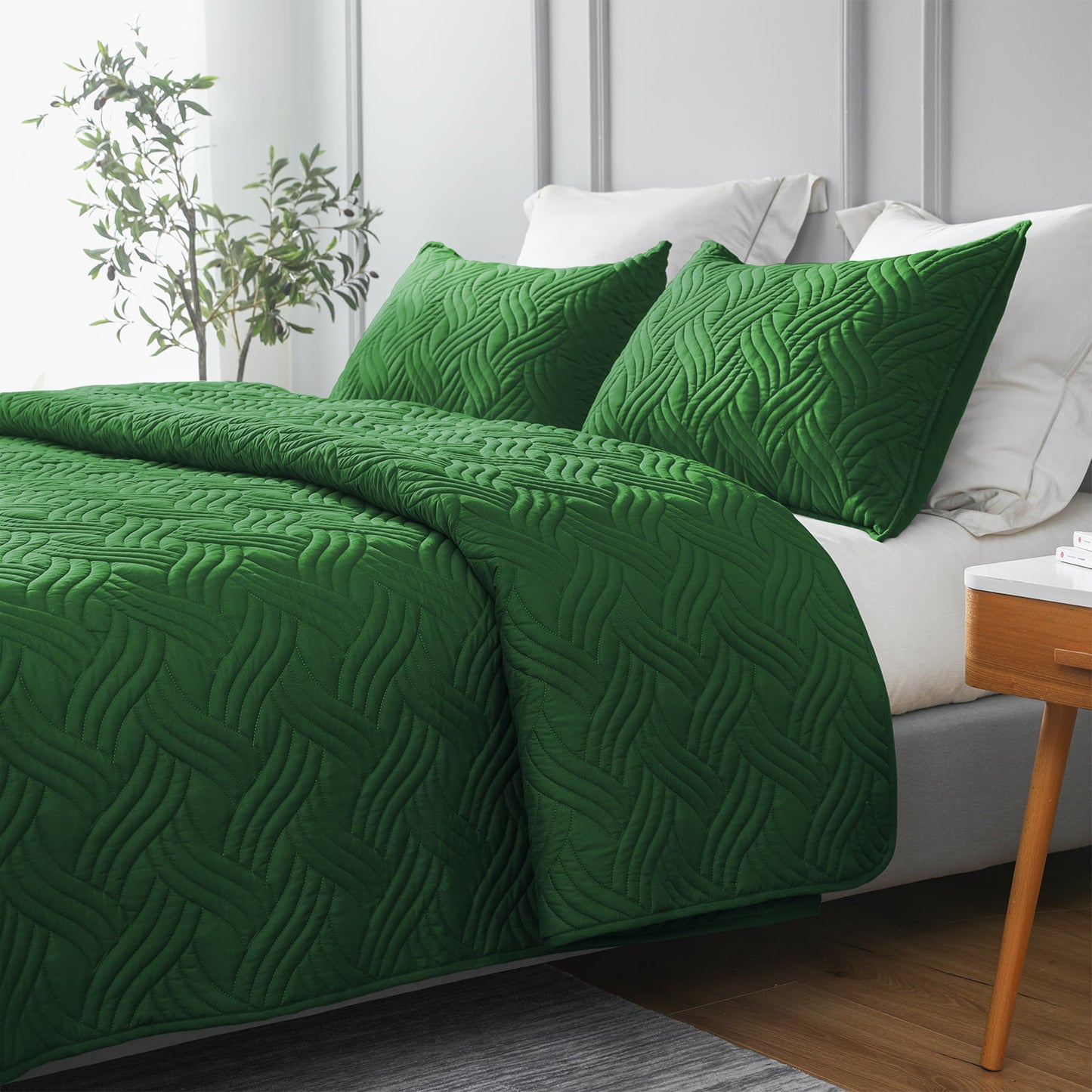 Whale Flotilla Quilt Set Queen Size, Soft Microfiber Lightweight Bedspread Coverlet Bed Cover (Wave Pattern) for All Seasons, Green, 3 Pieces (Includes 1 Quilt, 2 Shams)