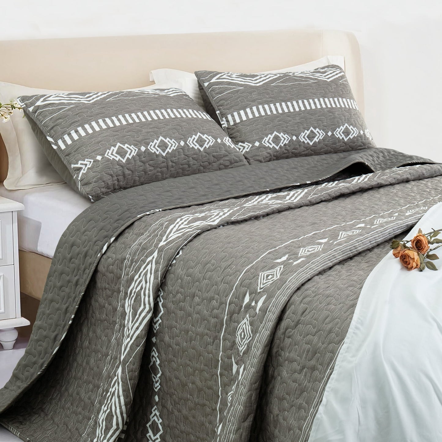 Whale Flotilla Reversible Ultra Soft Printed Quilts King Size, Lightweight Patchwork Geometric Stripes Bedspreads Coverlets Quilt Bedding Set with 2 Pillow Shams for All Seasons, Deep Grey
