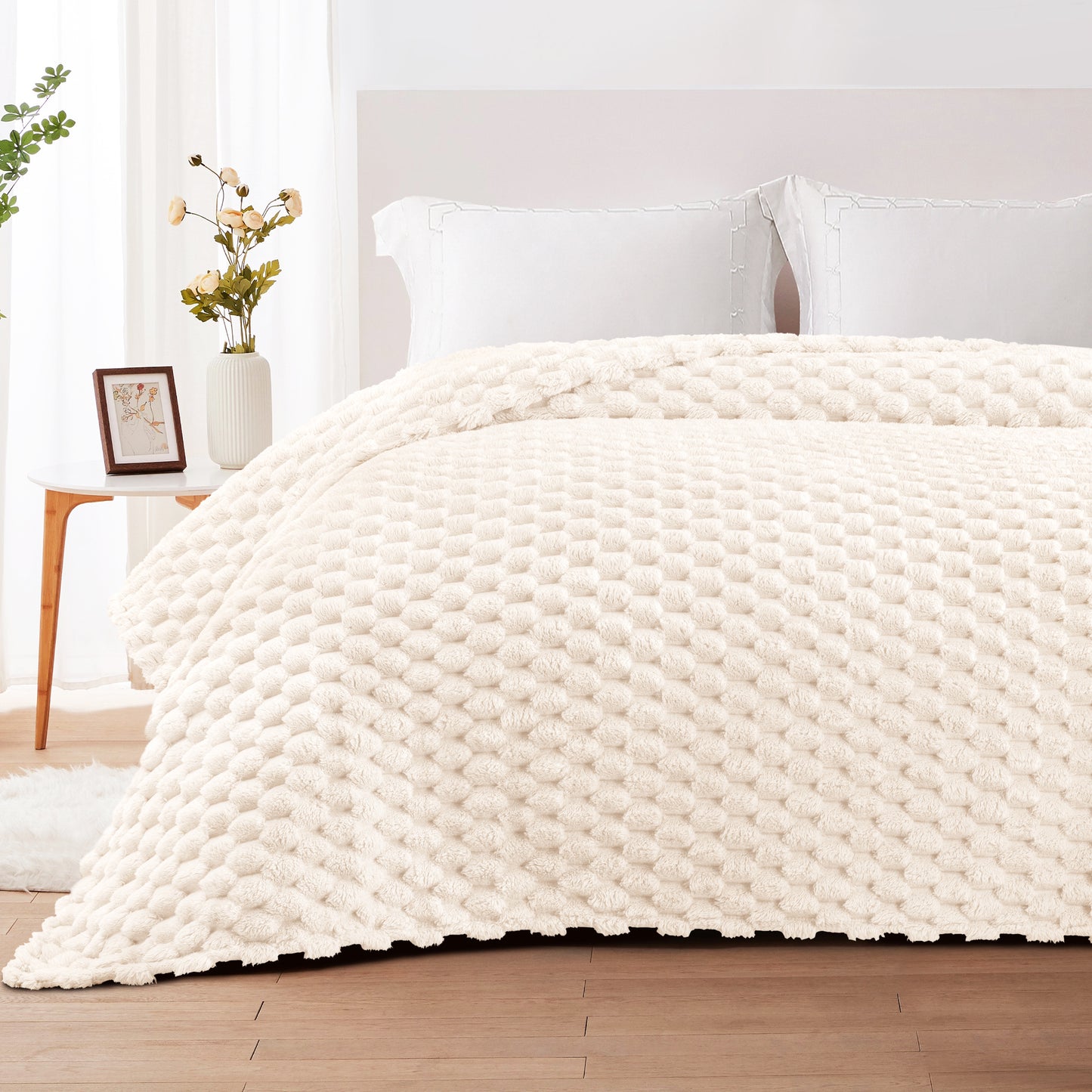 Whale Flotilla Twin Size Blanket for Bed with Expanded 3D-Jacquard Pattern, Fuzzy Soft Cozy Exquisite Blankets or All Season, Warm and Fluffy, 60x80 Inch, White