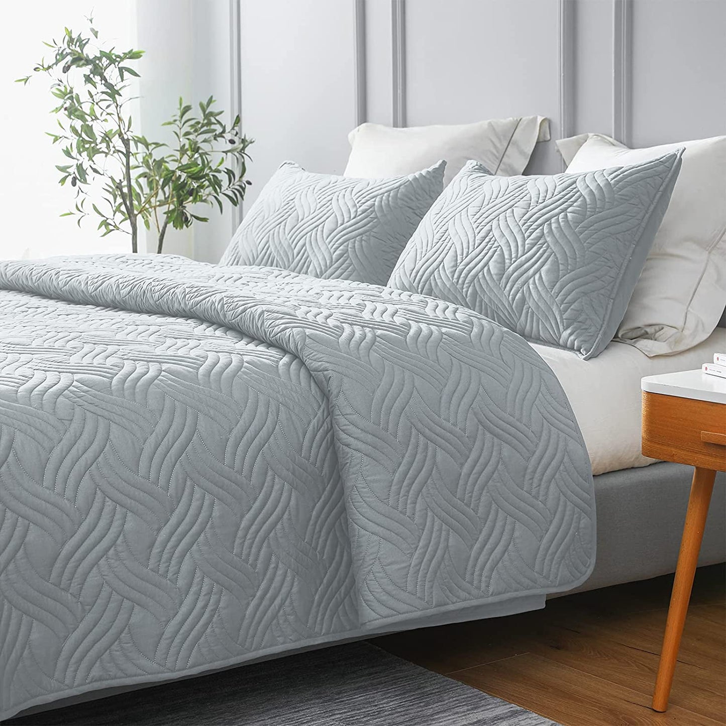 Whale Flotilla Quilt Set Twin Size, Soft Microfiber Lightweight Bedspread Coverlet Bed Cover (Wave Pattern) for All Seasons, Light Grey, 2 Pieces (Includes 1 Quilt, 1 Shams)