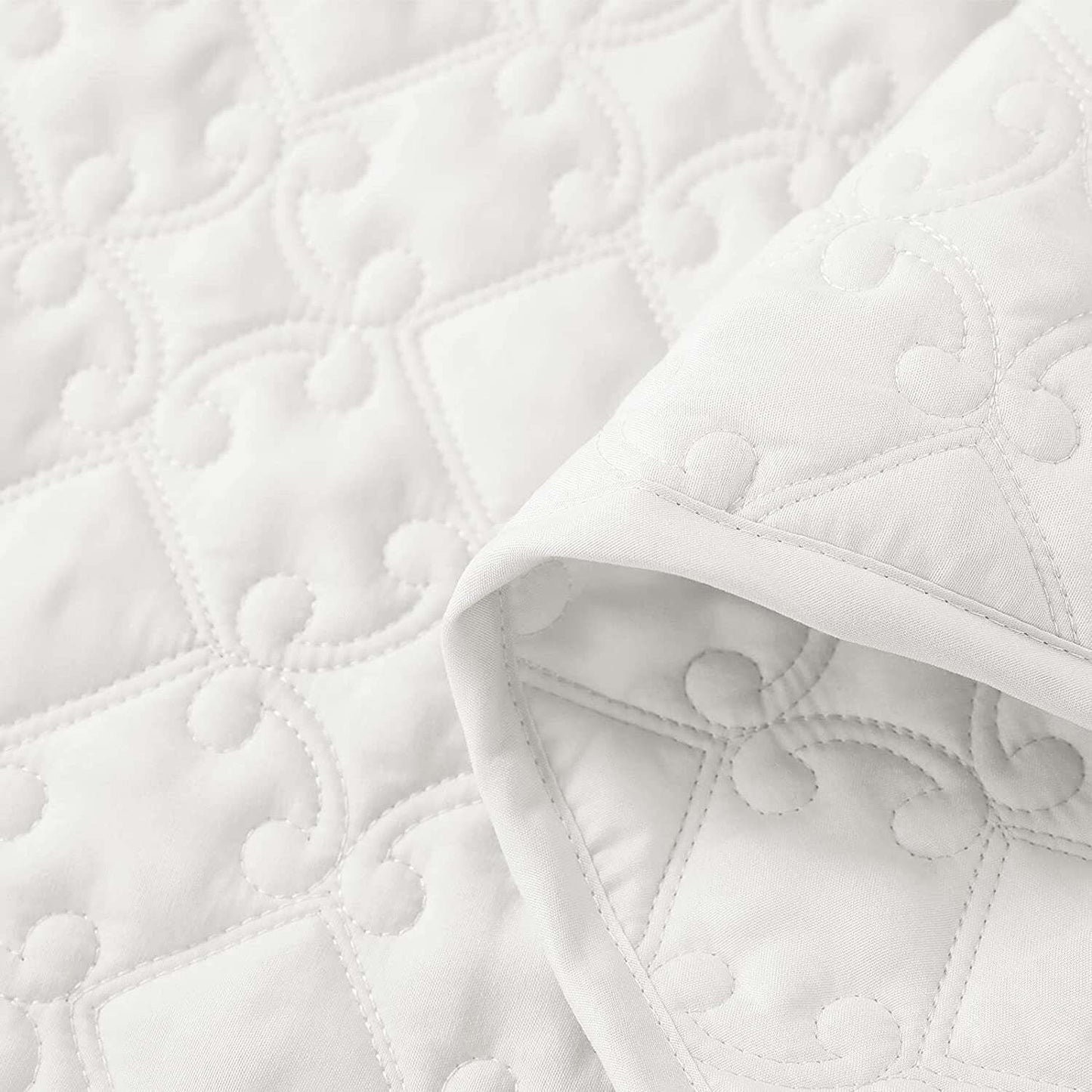 Whale Flotilla Quilt Set Queen Size, Soft Microfiber Lightweight Bedspread Coverlet Bed Cover (Diamond Pattern) for All Seasons, White, 3 Pieces (Includes 1 Quilt, 2 Shams)