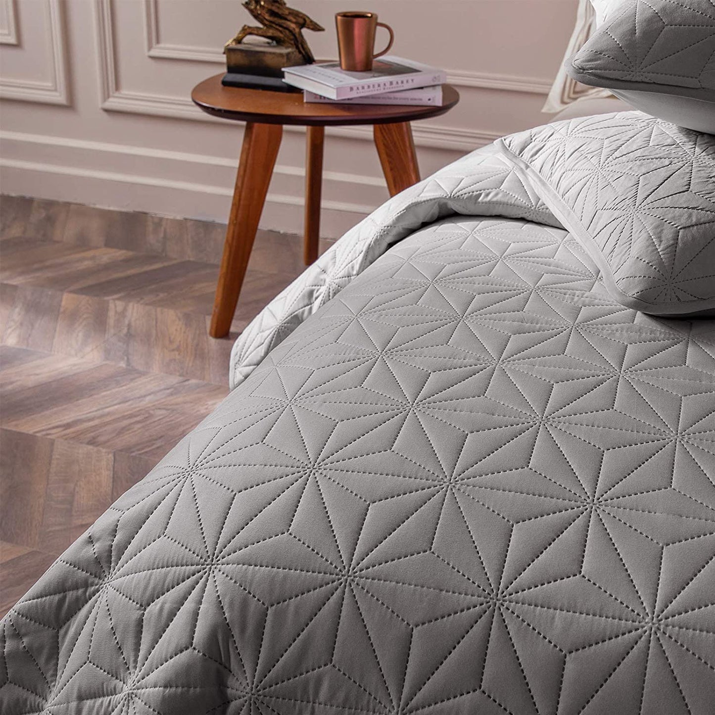 Whale Flotilla Microfiber Queen Size (96x90 inches) Quilt Set Lightweight Quilted Bedspreads Coverlets Set with Stars Pattern, Light Grey, 3 Piece (1 Quilt, 2 Shams)