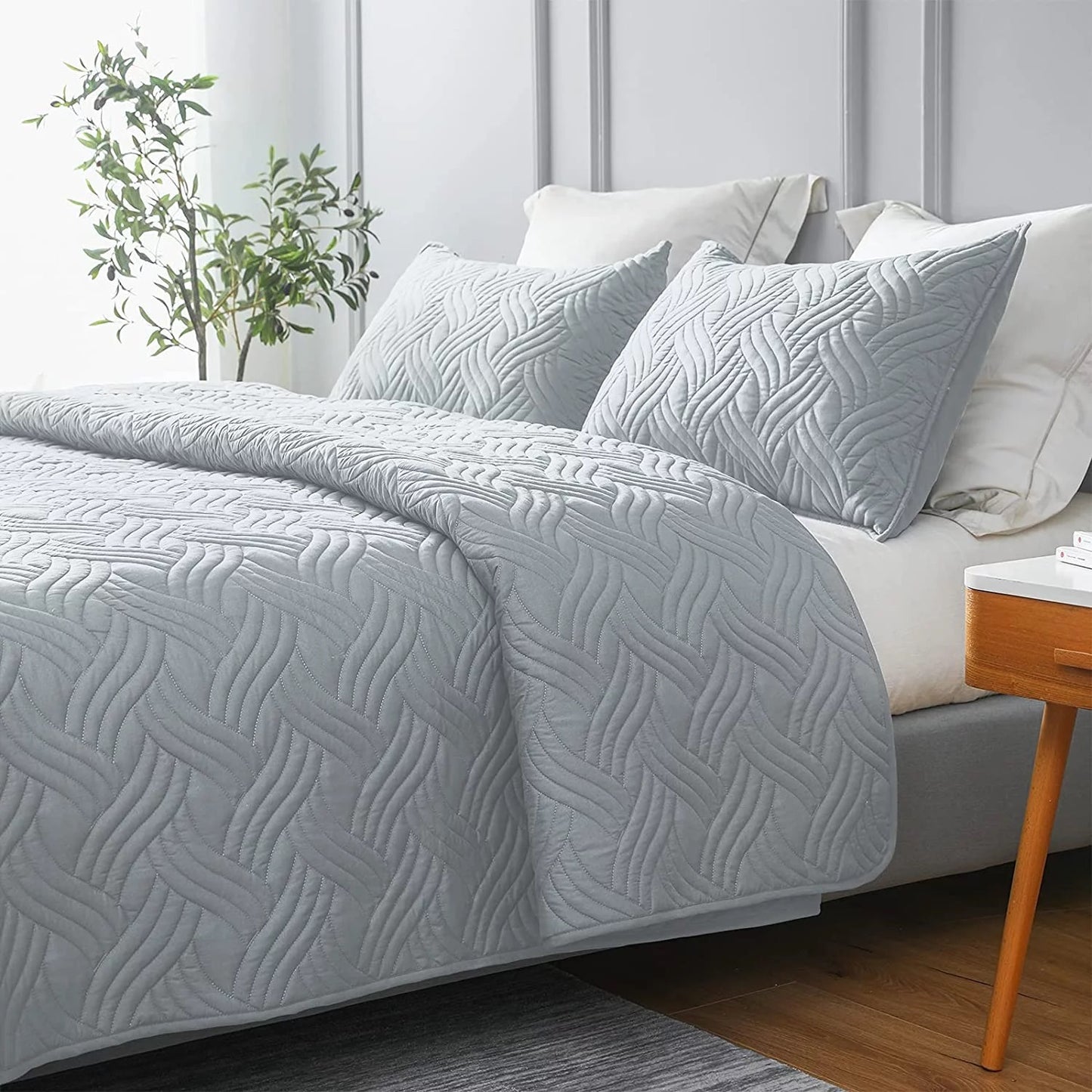 Whale Flotilla Quilt Set Queen Size, Soft Microfiber Lightweight Bedspread Coverlet Bed Cover (Wave Pattern) for All Seasons, Light Grey, 3 Pieces (Includes 1 Quilt, 2 Shams)