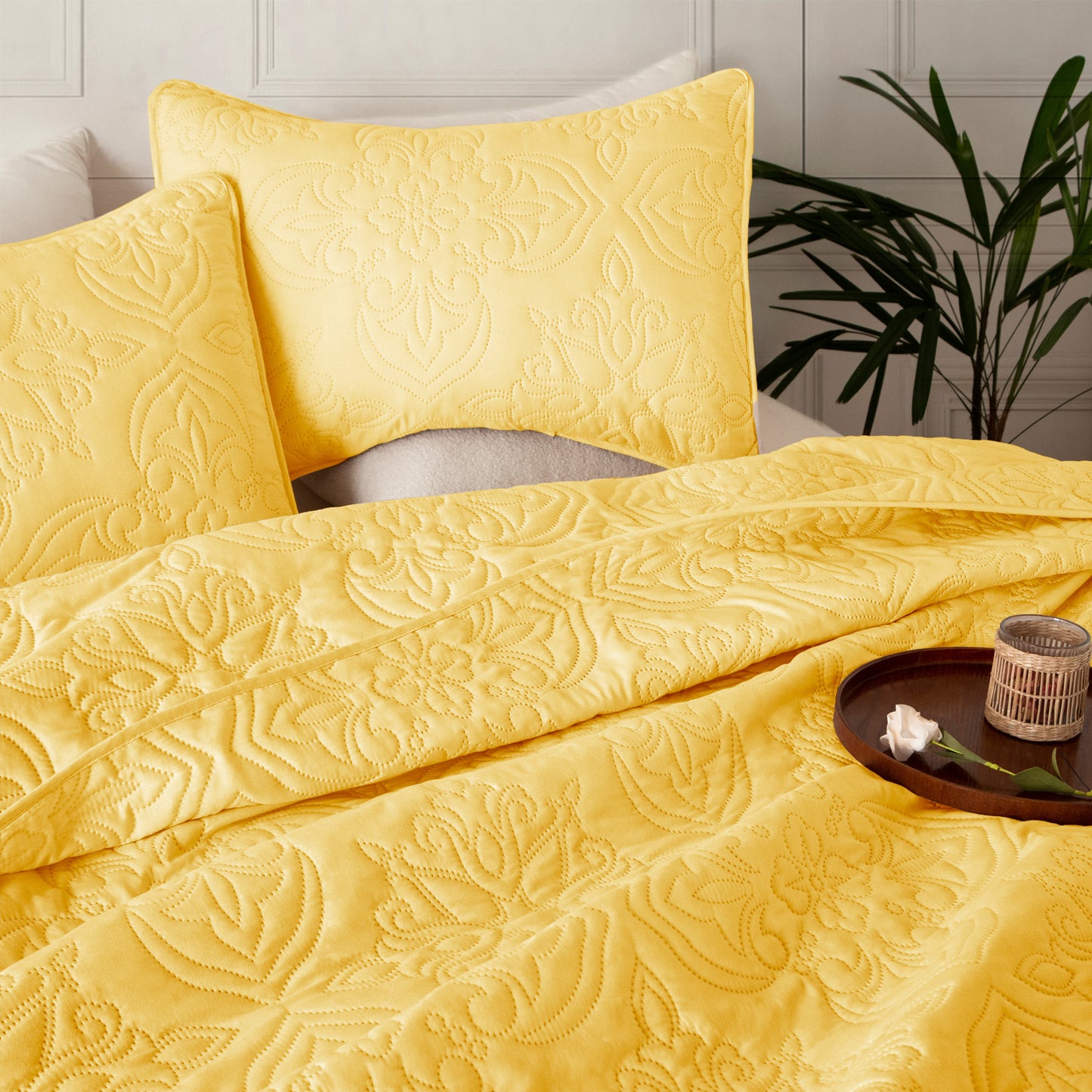 Whale Flotilla Soft Twin Quilt Bedding Set for All Seasons, Elegant Vintage Damask Ultrasonic Quilts Set, Lightweight Reversible Bedspread, Coverlet, Bed Cover with 1 Pillow Sham, Yellow