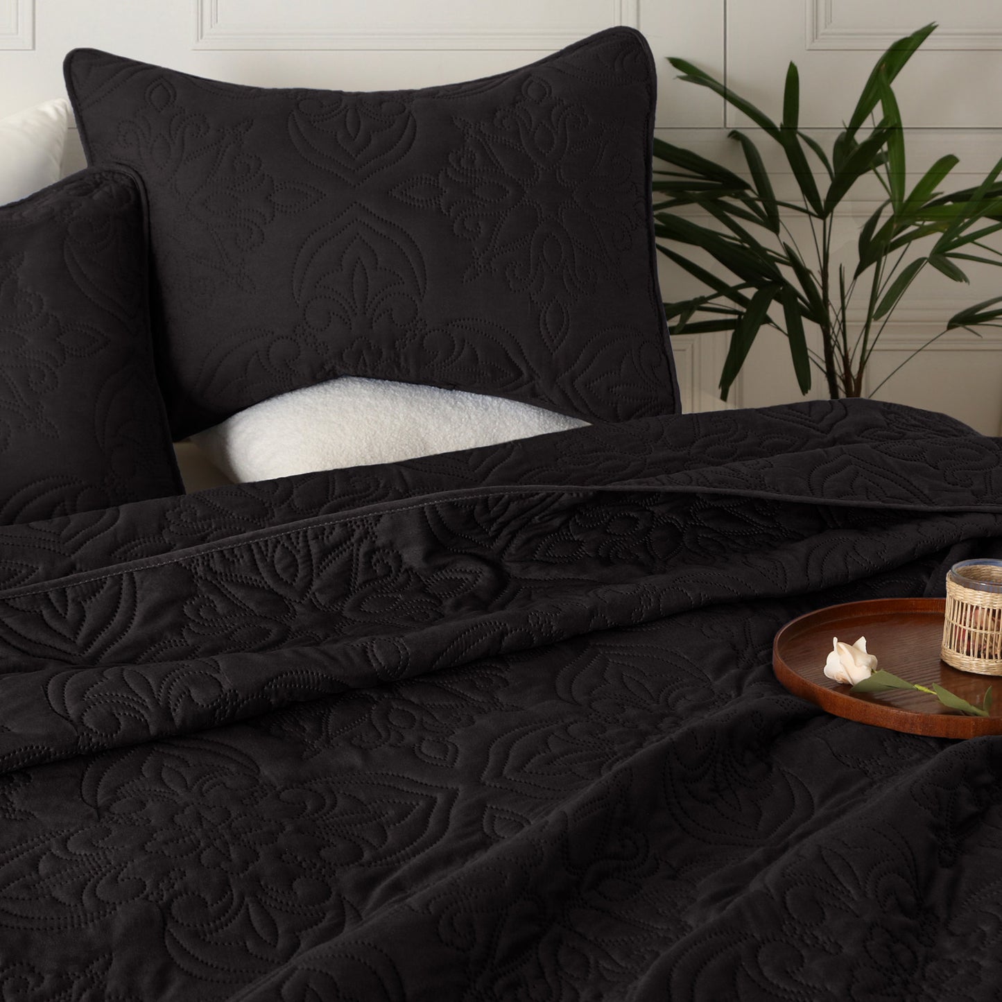 Whale Flotilla Soft Queen Quilt Bedding Set for All Seasons, Vintage Damask Ultrasonic Full Size Quilts Set, Lightweight Reversible Bedspread, Coverlet, Bed Cover with 2 Pillow Shams, Black