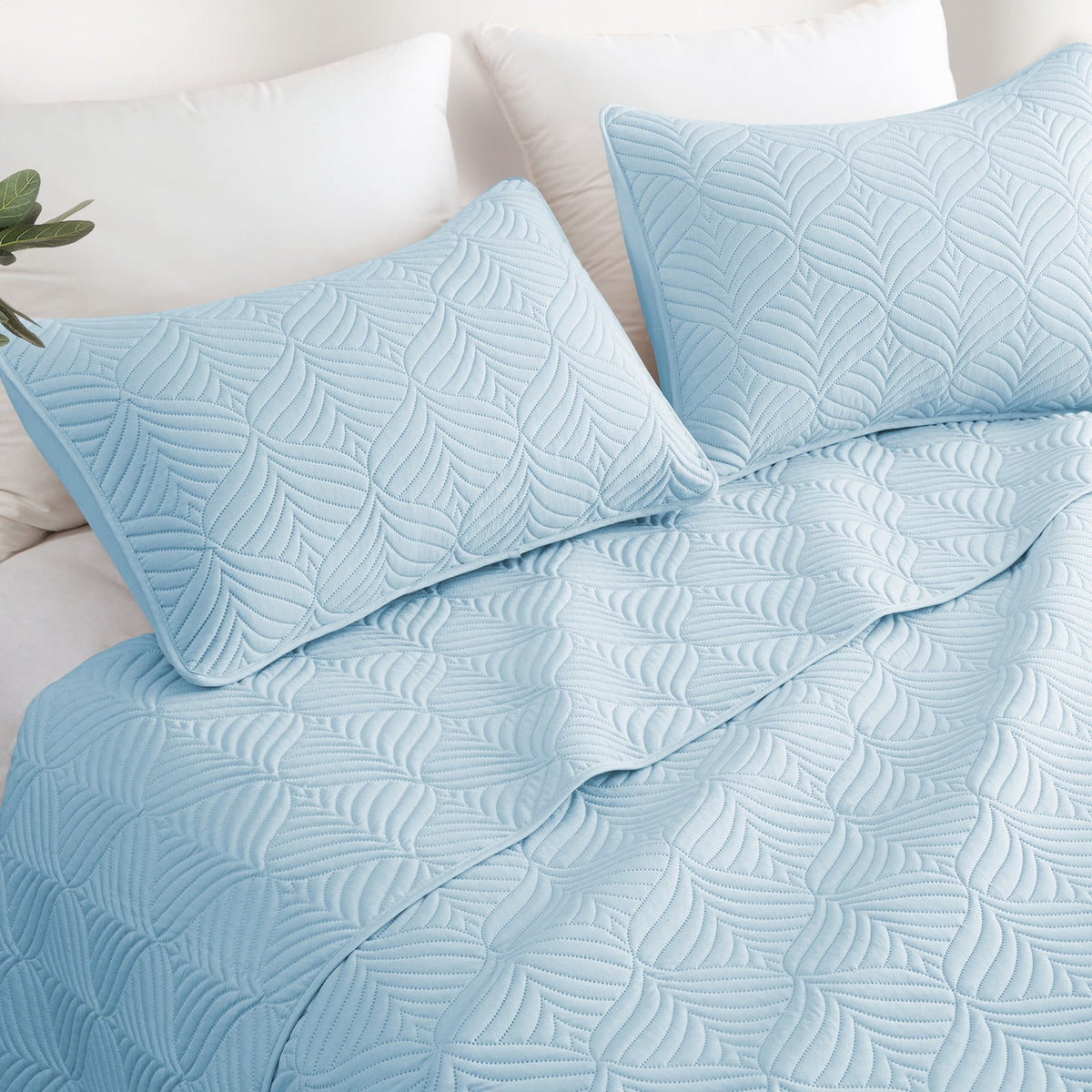 Whale Flotilla Queen Size Quilt Set, Soft Ultrasonic 90x96 Inch Bedding Set, Lightweight Bedspread Coverlet with Vintage Pattern, Reversible Bed Cover for All Seasons,Light Blue