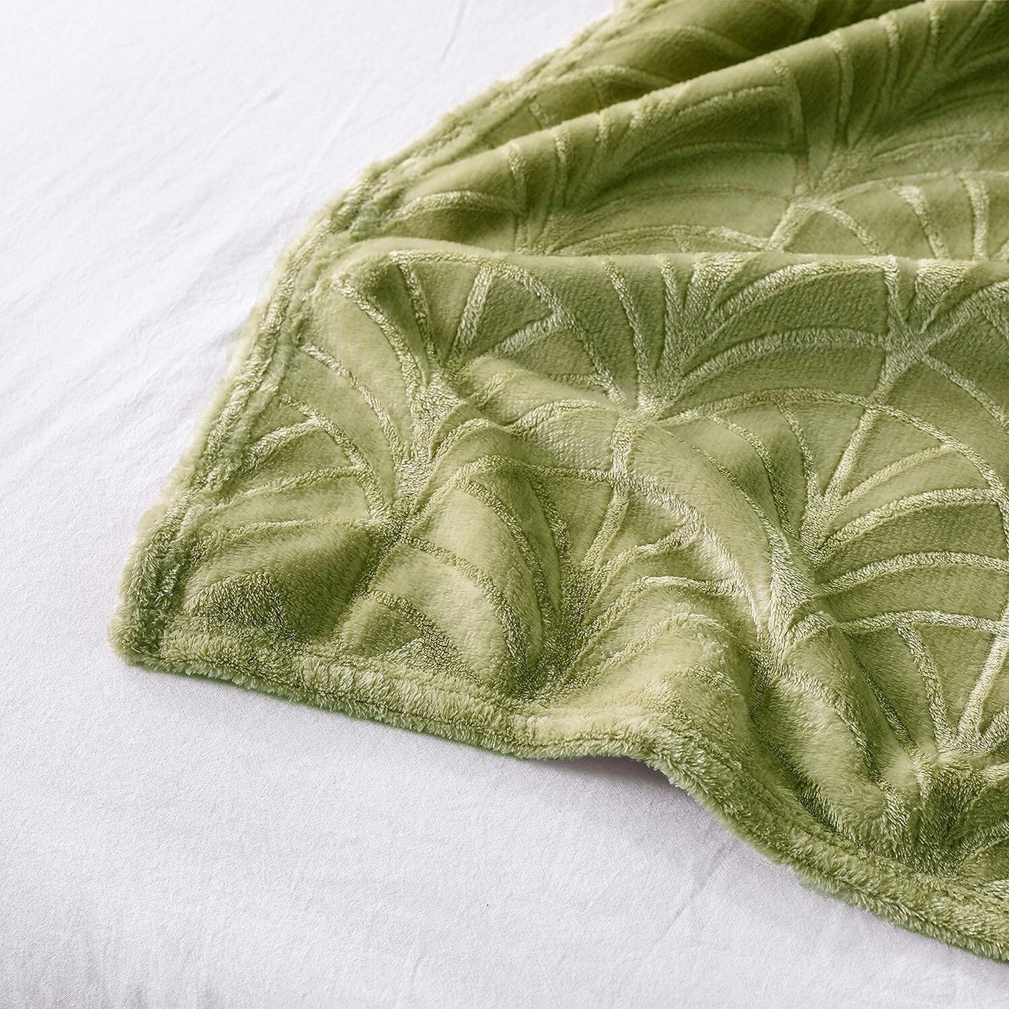 Whale Flotilla Flannel Fleece 60"x80" Twin Size Throw Blanket, Soft Fluffy Velvet Bedspread with Vintage Pattern, Warm Lightweight All-Season Coverlet, Olive Green