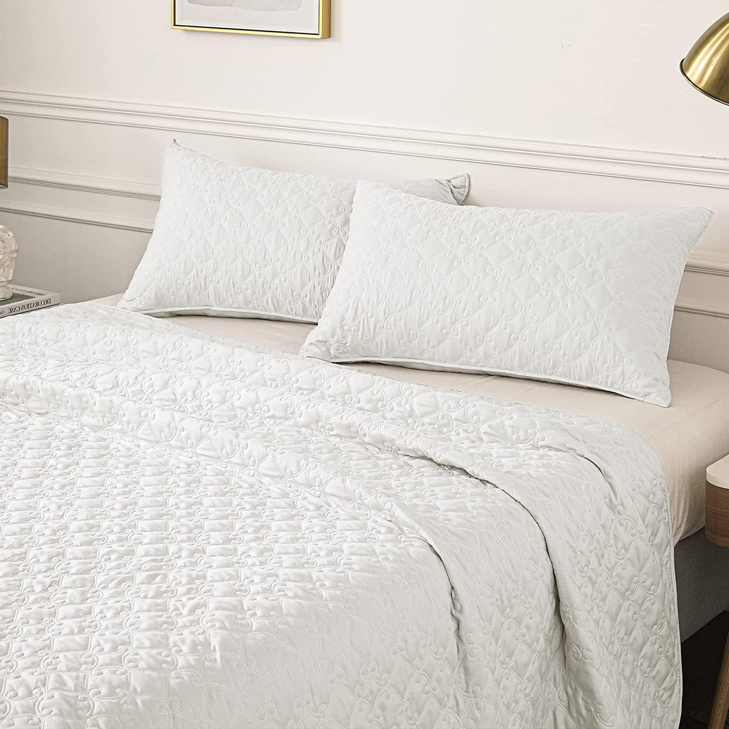 Whale Flotilla Quilt Set Twin Size, Soft Microfiber Lightweight Bedspread Coverlet Bed Cover (Diamond Pattern) for All Seasons, White, 2 Pieces (Includes 1 Quilt, 1 Sham)