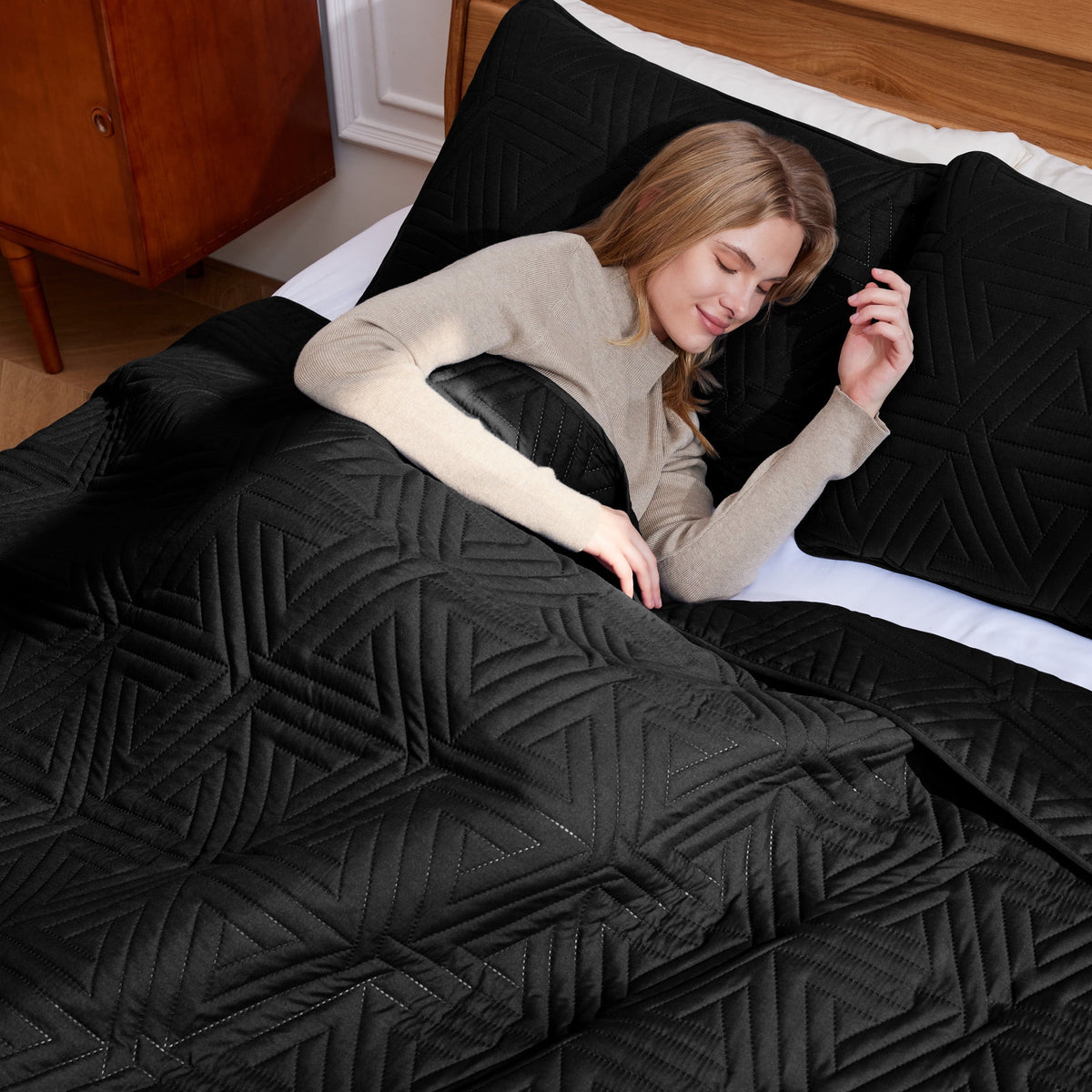Whale Flotilla 3-Piece King Size Quilt Set for All Season, Classic Geometric Pattern Bedding Set with 2 Pillow Shams, Soft and Lightweight, Black