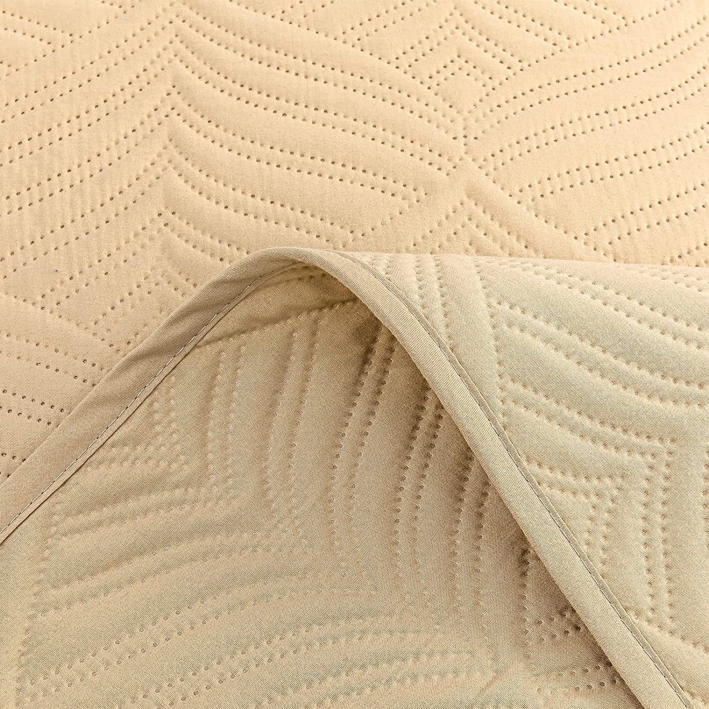 Whale Flotilla Microfiber King Size (96x104 inches) Quilt Set Lightweight Ultrasonic Quilted Bedspreads Coverlets Set with Classic Pattern, Camel, 3 Piece (1 Quilt, 2 Pillow Shams)