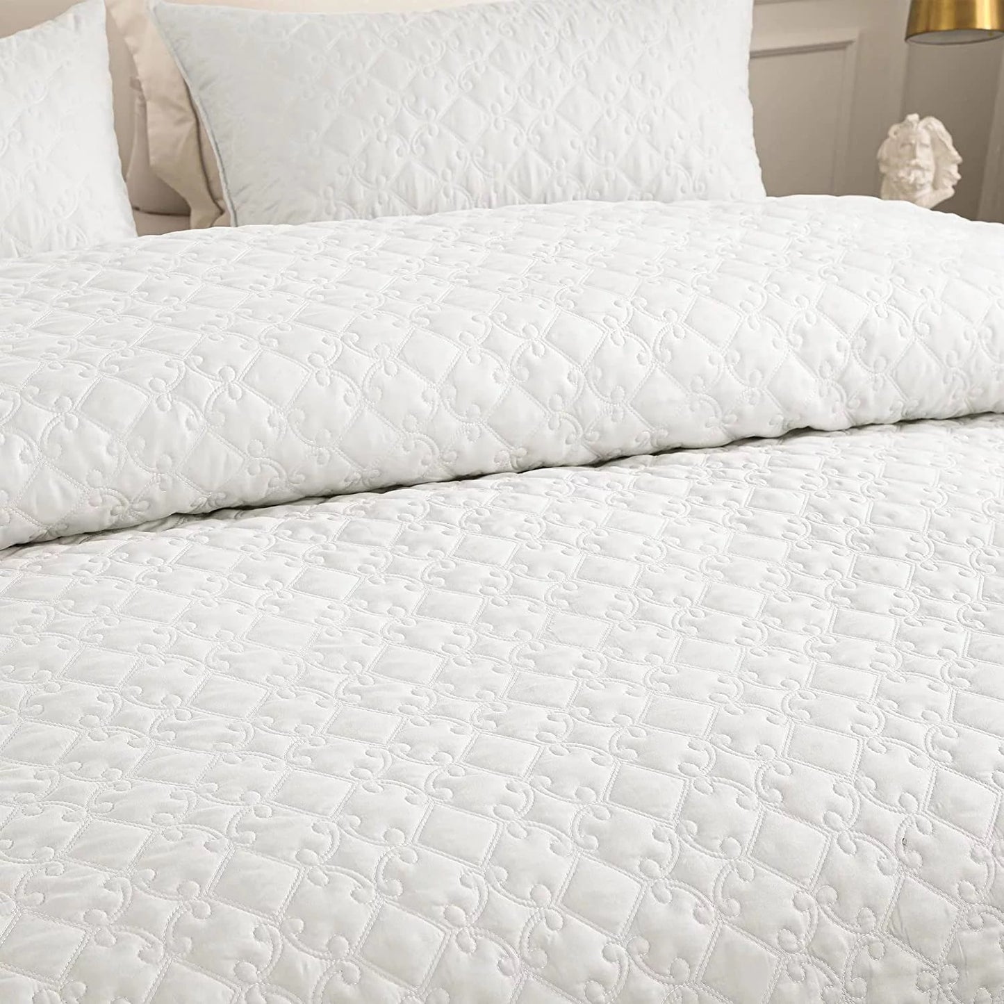 Whale Flotilla Quilt Set Twin Size, Soft Microfiber Lightweight Bedspread Coverlet Bed Cover (Diamond Pattern) for All Seasons, White, 2 Pieces (Includes 1 Quilt, 1 Sham)