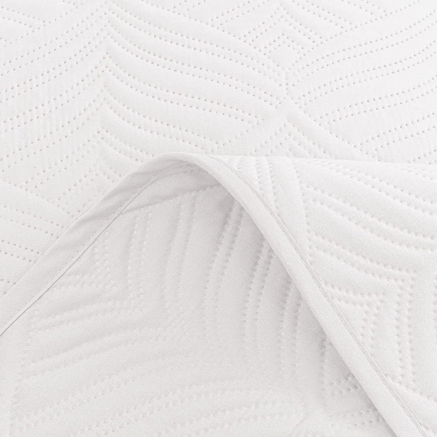 Whale Flotilla Microfiber King Size (96x104 inches) Quilt Set Lightweight Ultrasonic Quilted Bedspreads Coverlets Set with Classic Pattern, White, 3 Piece (1 Quilt, 2 Pillow Shams)