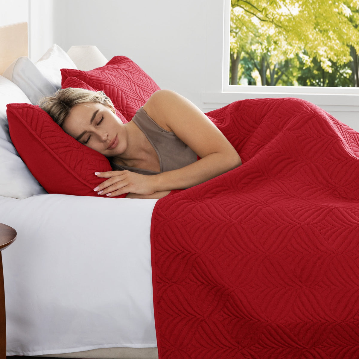 Whale Flotilla Queen Size Quilt Set, Soft Ultrasonic 90x96 Inch Bedding Set, Lightweight Bedspread Coverlet with Vintage Pattern, Reversible Bed Cover for All Seasons,Red