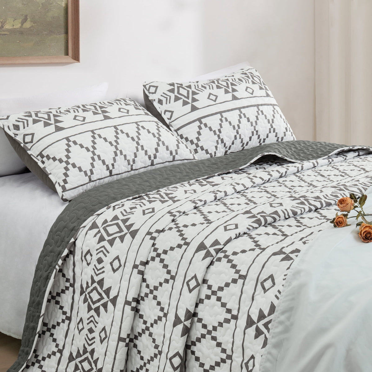 Whale Flotilla Reversible Ultra Soft Printed Quilts Twin Size, Lightweight Patchwork Geometric Stripes Bedspreads Coverlets Twin Quilt Bedding Set with 1 Pillow Sham for All Seasons, White/Grey