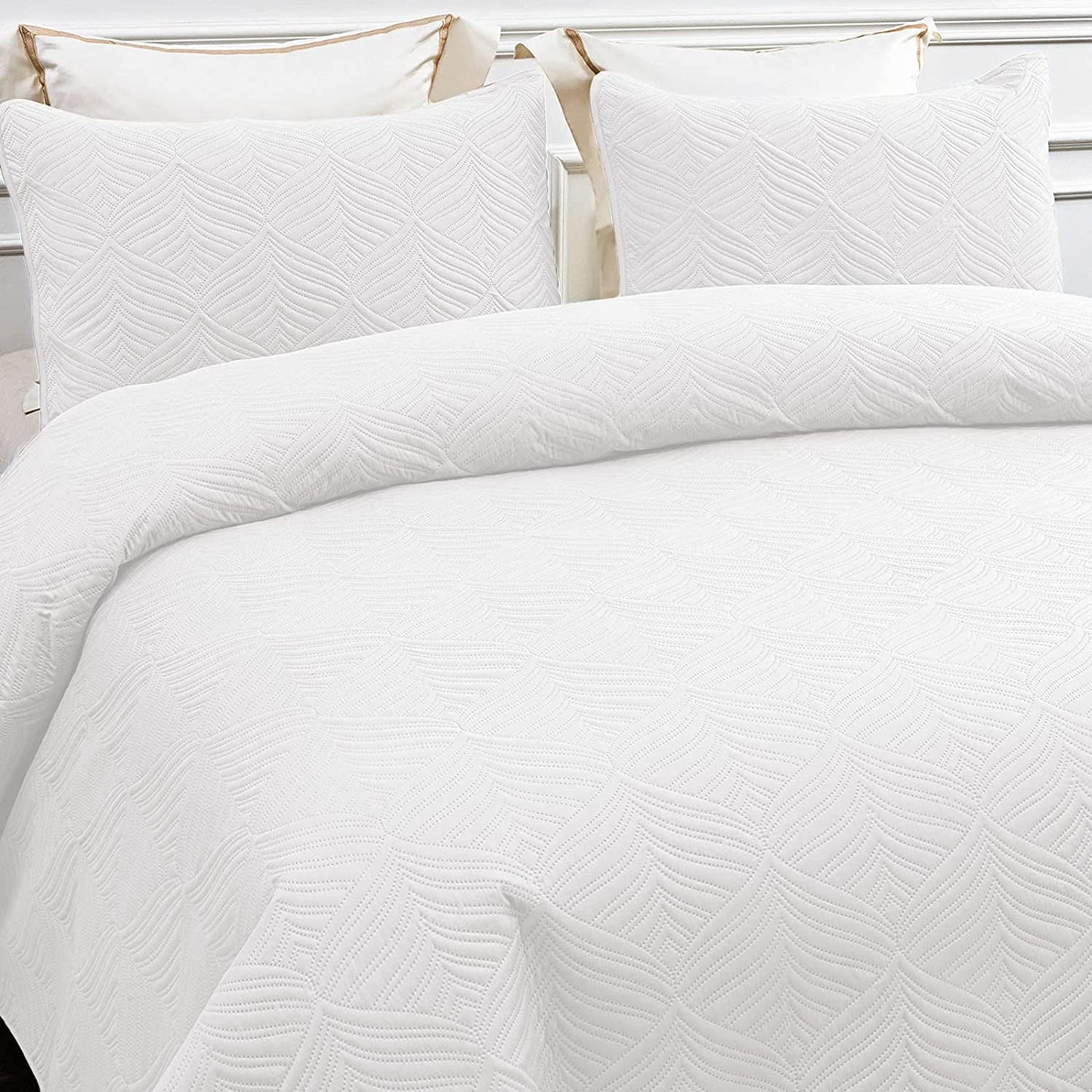 Whale Flotilla Microfiber King Size (96x104 inches) Quilt Set Lightweight Ultrasonic Quilted Bedspreads Coverlets Set with Classic Pattern, White, 3 Piece (1 Quilt, 2 Pillow Shams)