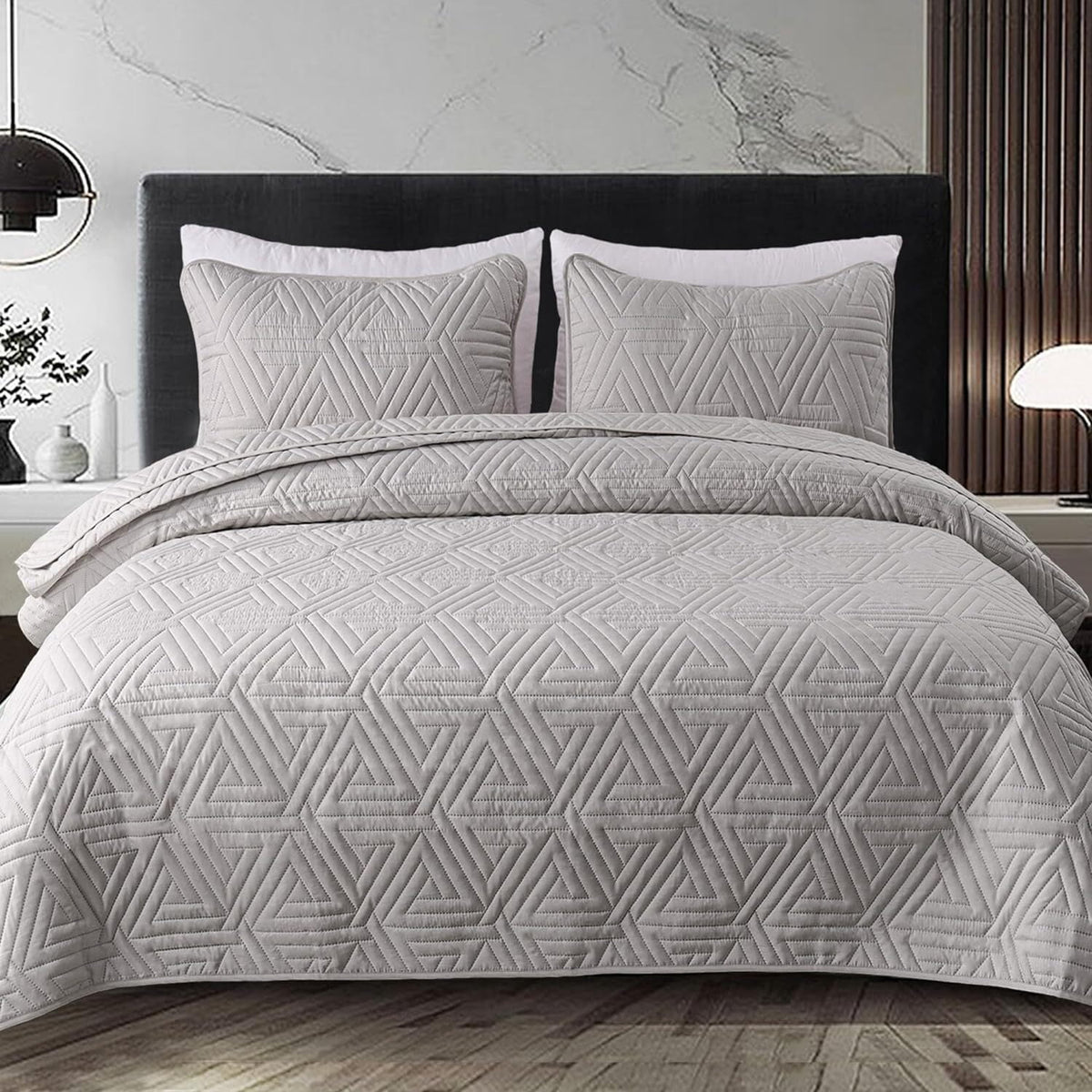 Whale Flotilla 3-Piece King Size Quilt Set for All Season, Classic Geometric Pattern Bedding Set with 2 Pillow Shams, Soft and Lightweight, Light Grey