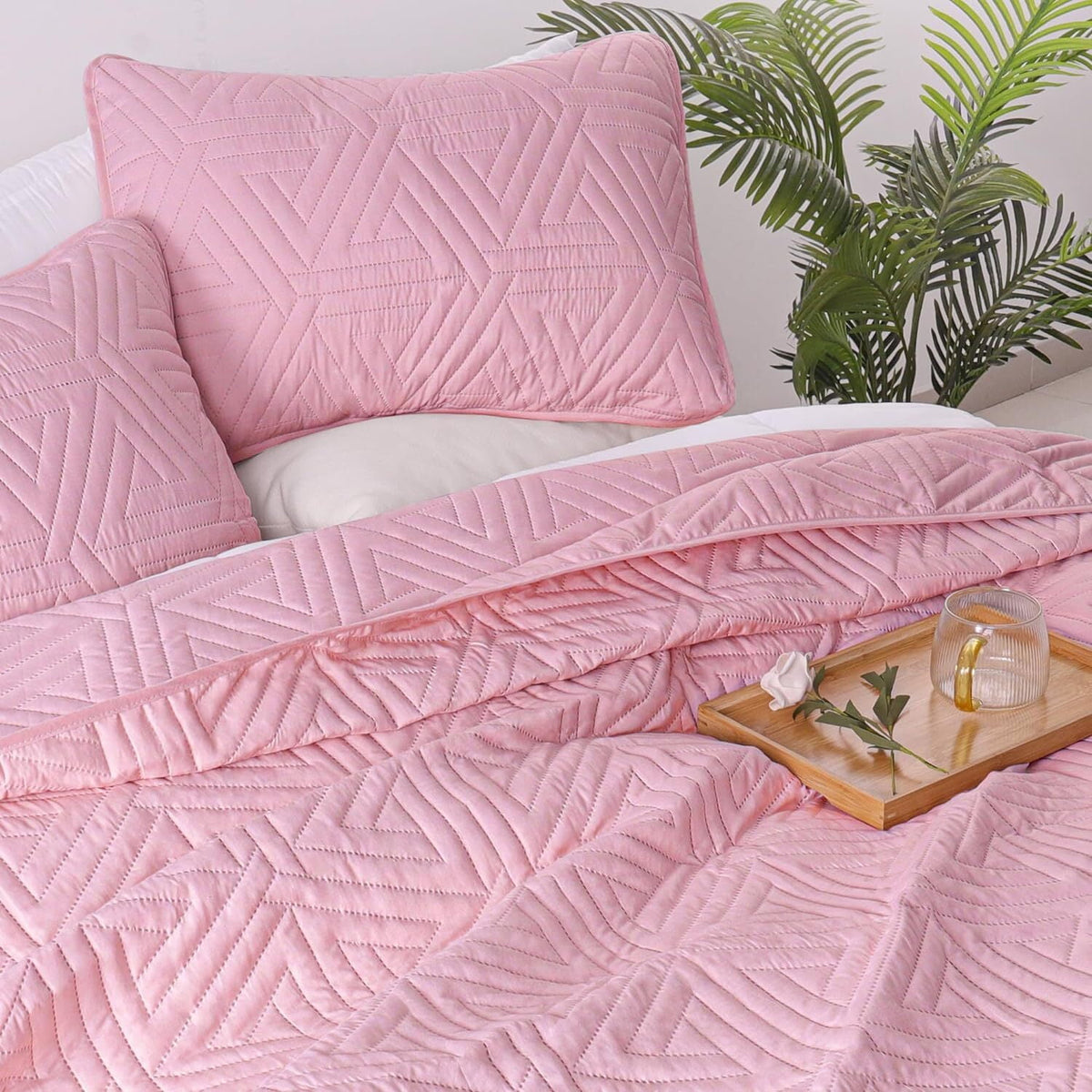 Whale Flotilla 3-Piece King Size Quilt Set for All Season, Classic Geometric Pattern Bedding Set with 2 Pillow Shams, Soft and Lightweight, Pink