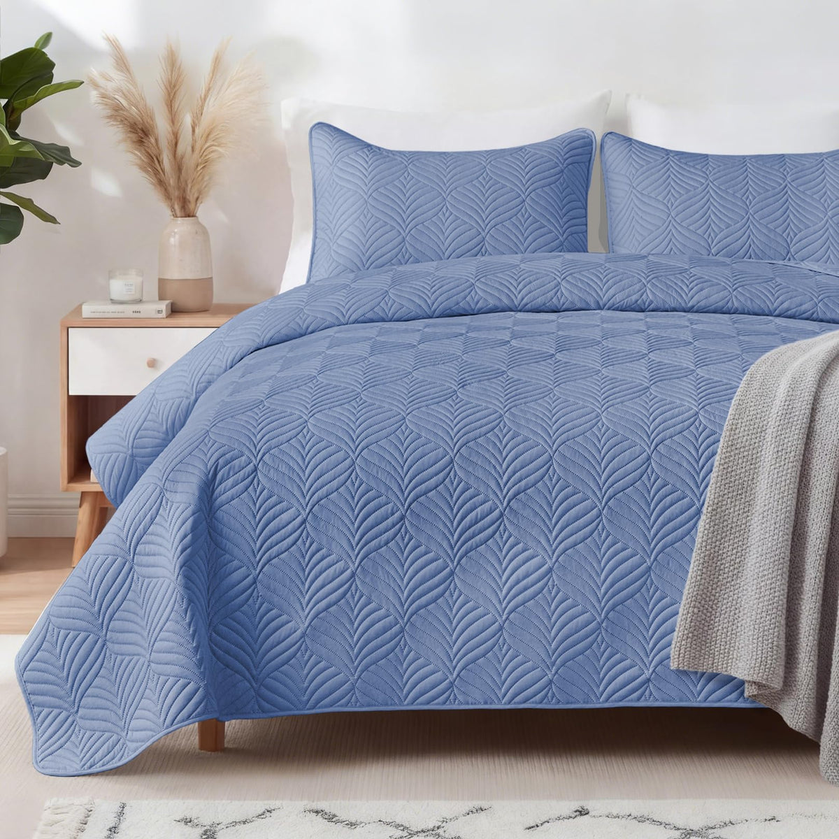 Whale Flotilla Extra Soft Oversized King Quilt Bedding Set, Lightweight Bluish Grey bedspread Cal King Size Quilt with Modern Pattern, Reversible 3-Piece Coverlet with 2 Pillow Shames for All Seasons