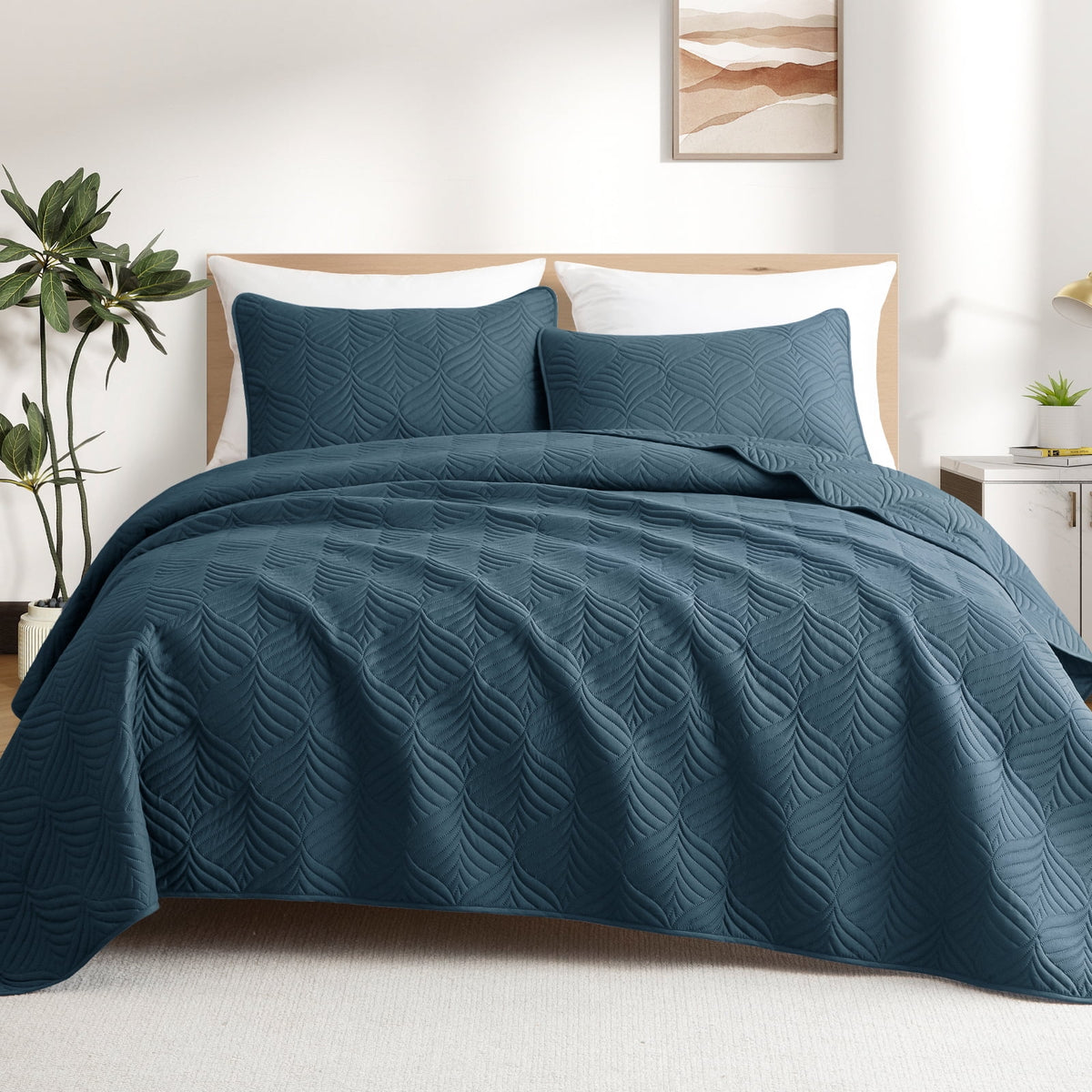 Whale Flotilla Queen Size Quilt Set, Soft Ultrasonic 90x96 Inch Bedding Set, Lightweight Bedspread Coverlet with Vintage Pattern, Reversible Bed Cover for All Seasons,Navy
