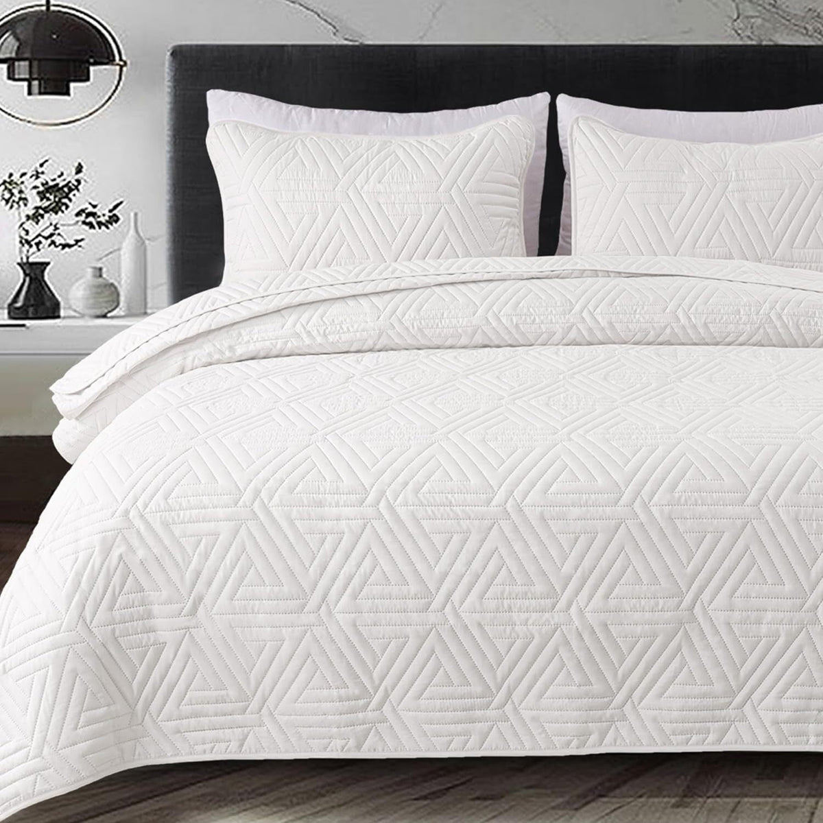 Whale Flotilla 3-Piece Queen Size Quilt Set for All Season, Classic Geometric Pattern Bedding Set with 2 Pillow Shams, Soft and Lightweight, White