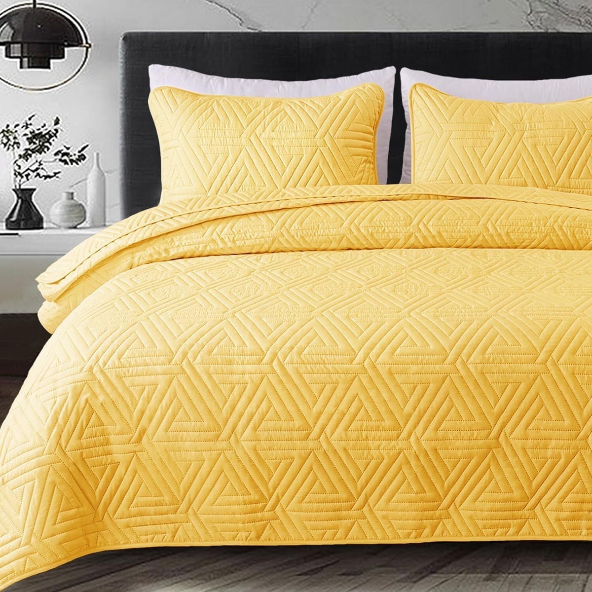 Whale Flotilla 3-Piece Queen Size Quilt Set for All Season, Classic Geometric Pattern Bedding Set with 2 Pillow Shams, Soft and Lightweight, Yellow