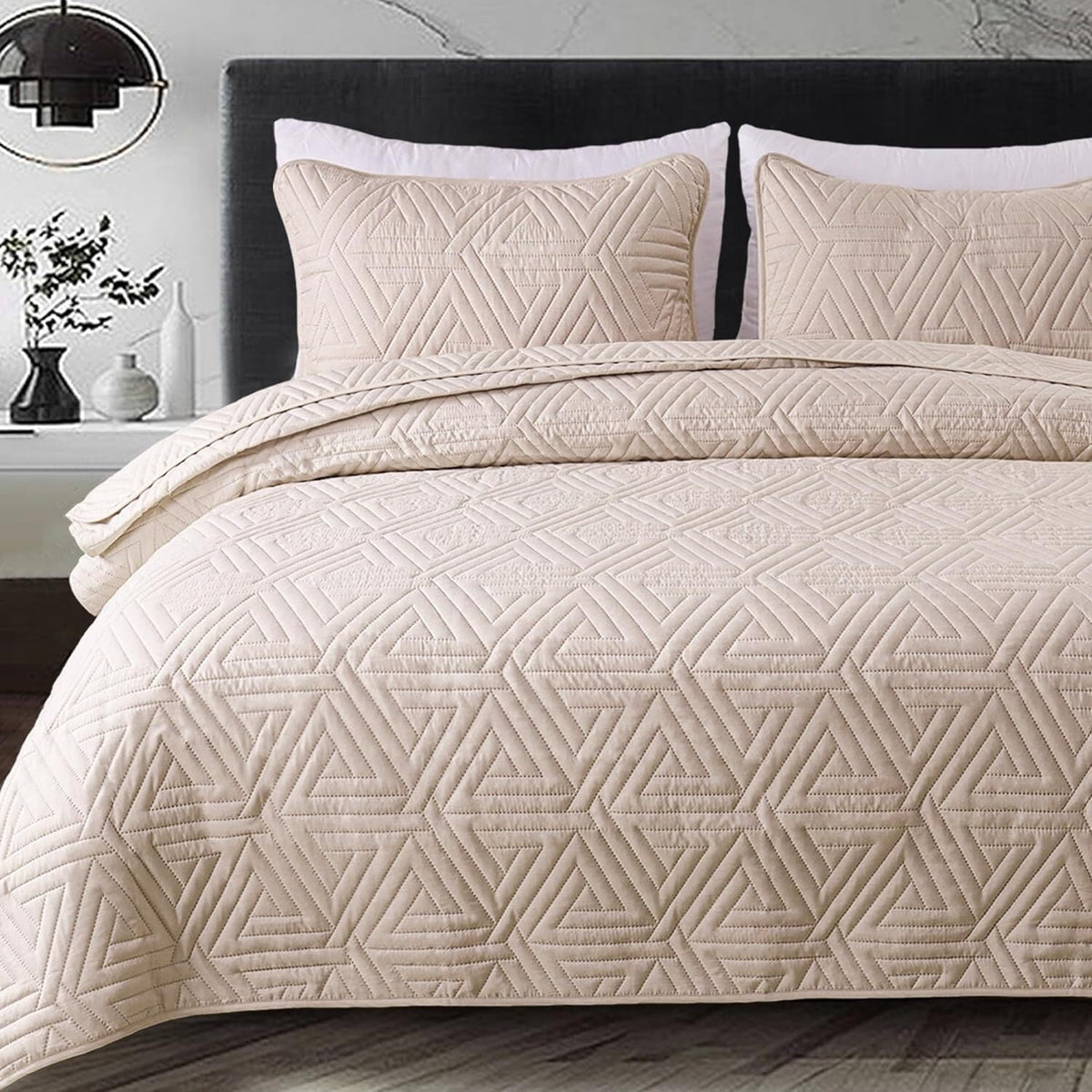 Whale Flotilla 3-Piece Queen Size Quilt Set for All Season, Classic Geometric Pattern Bedding Set with 2 Pillow Shams, Soft and Lightweight, Brich Beige