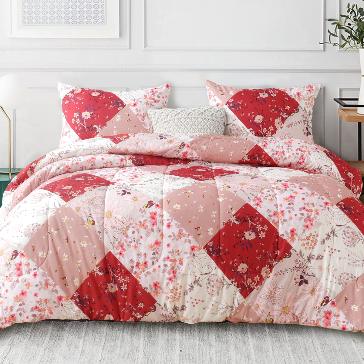 Whale Flotilla 3-Piece Queen Comforter Set, Soft Reversible Bedding Comforter Sets, Patchwork Printed Down Alternative Comforter Duvet for All Seasons, Red
