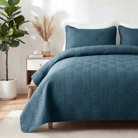 Whale Flotilla Queen Size Quilt Set, Soft Ultrasonic 90x96 Inch Bedding Set, Lightweight Bedspread Coverlet with Vintage Pattern, Reversible Bed Cover for All Seasons,Navy