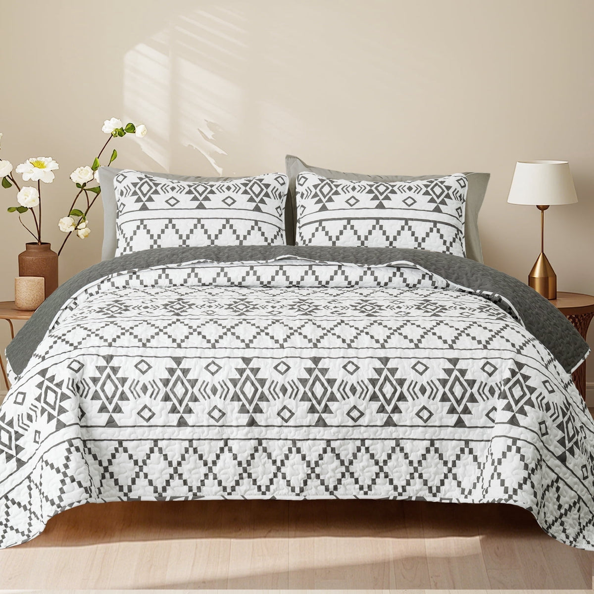 Whale Flotilla Reversible Ultra Soft Printed Quilts Twin Size, Lightweight Patchwork Geometric Stripes Bedspreads Coverlets Twin Quilt Bedding Set with 1 Pillow Sham for All Seasons, White/Grey