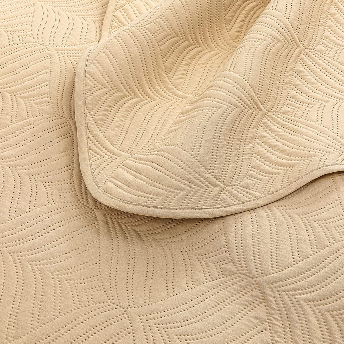 Whale Flotilla Microfiber King Size (96x104 inches) Quilt Set Lightweight Ultrasonic Quilted Bedspreads Coverlets Set with Classic Pattern, Camel, 3 Piece (1 Quilt, 2 Pillow Shams)