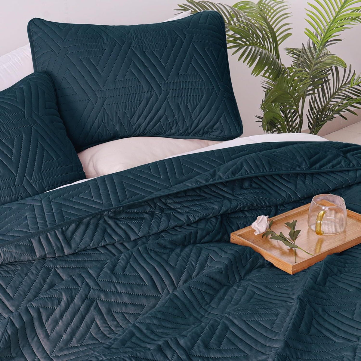 Whale Flotilla 3-Piece King Size Quilt Set for All Season, Classic Geometric Pattern Bedding Set with 2 Pillow Shams, Soft and Lightweight, Navy