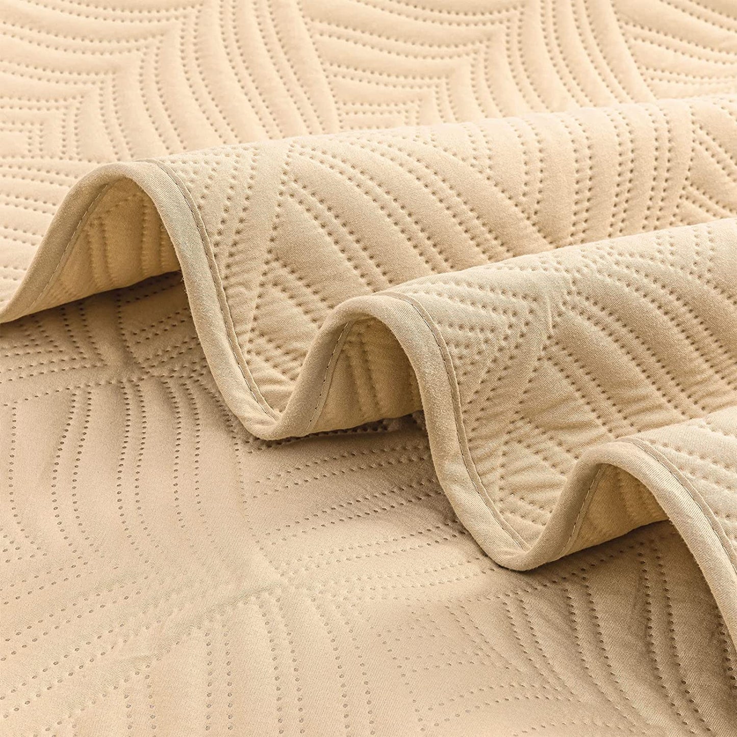 Whale Flotilla 3-Piece California King Size Quilt Set, Soft Ultrasonic Embossed Bedding Set, Lightweight Bedspread Coverlet with Vintage Pattern, Reversible Bed Cover for All Seasons, Vintage Camel