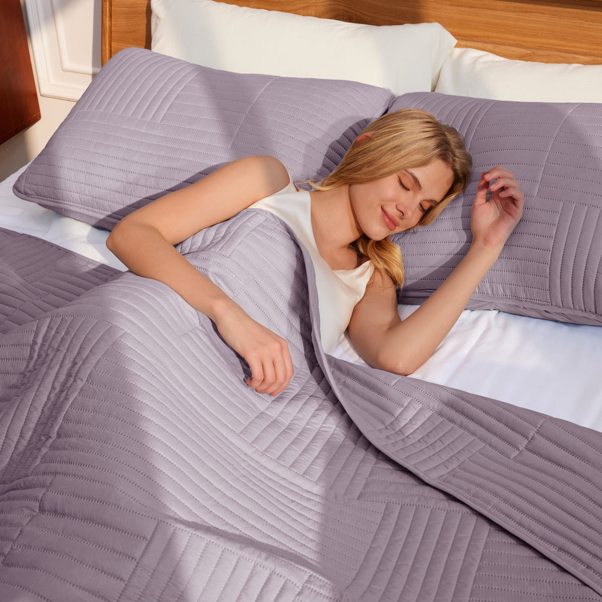 Whale Flotilla King Quilt Set, Soft and Lightweight Bedspreads Coverlet with Striped Pattern, Reversible Bedding Sets with Pillow Shams, 96x104 Inches, Lilac Ash
