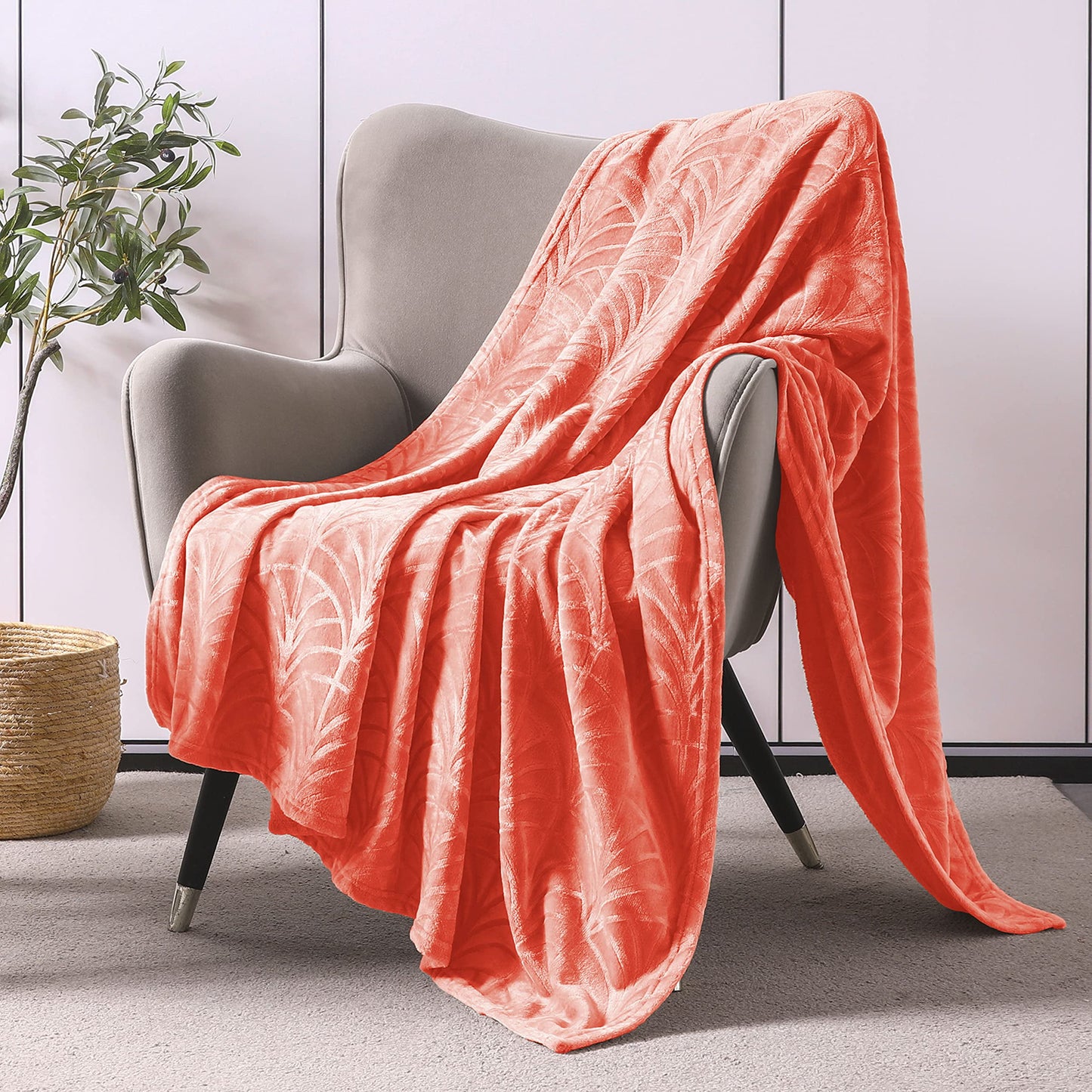 Flannel Throw Blanket for Couch, Soft Plush Fleece Throw Blanket with Decorative Palm Leaves Design, Coral, 50x60 Inch′