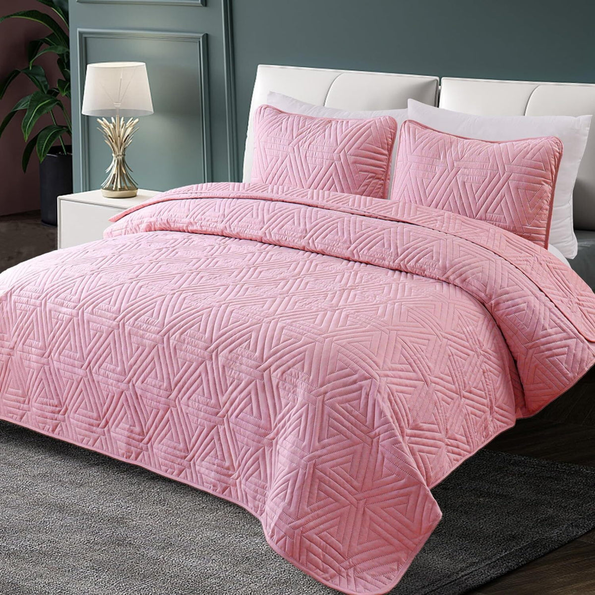 Whale Flotilla 3-Piece King Size Quilt Set for All Season, Classic Geometric Pattern Bedding Set with 2 Pillow Shams, Soft and Lightweight, Pink