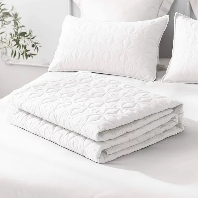 Whale Flotilla Quilt Set Twin Size, Soft Microfiber Lightweight Bedspread Coverlet Bed Cover (Star Pattern) for All Seasons, White, 2 Pieces (Includes 1 Quilt, 1 Sham)